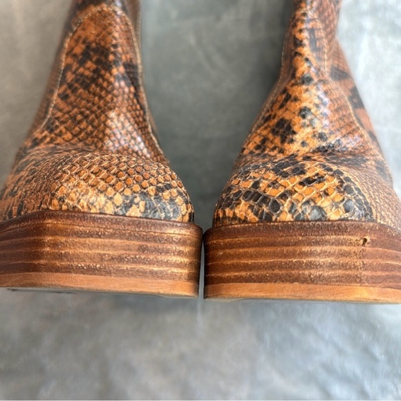 🎯NWOB Free People Ruby Shine Platform Boot Brown Snake Size 6.5 - Picture 8 of 8